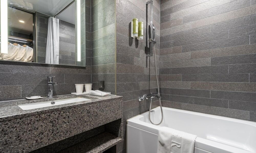 Bathroom 5, Layers Hotel Busan Hadan, Saha
