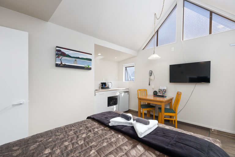 Bedroom 3, Kings Gate Motel, Nelson