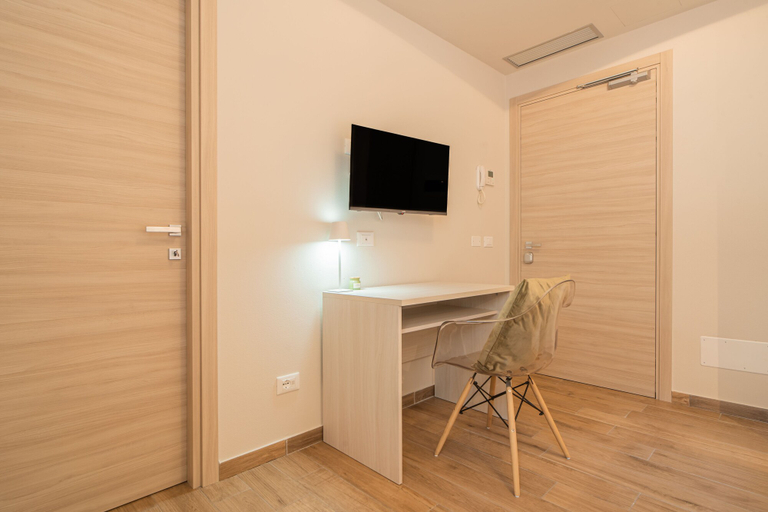Others 4, Le Alpi bed&living, Brescia