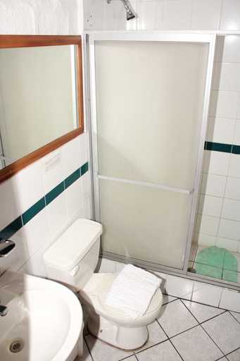 Bathroom 4, Hostal La Catolica, Quito