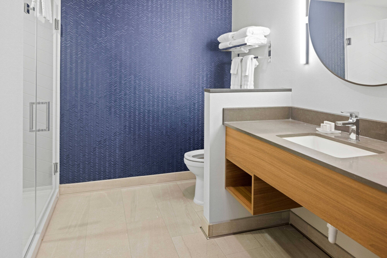 Bathroom 5, Fairfield Inn & Suites by Marriott San Diego Pacific Beach, San Diego