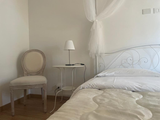 Bedroom 3, Doctor House, Enna