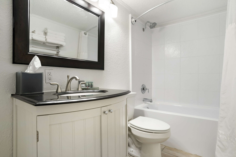 Bathroom 5, Best Western On The Beach, Baldwin