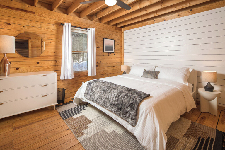 Bedroom 1, Red Feather Cabins 101, Watauga