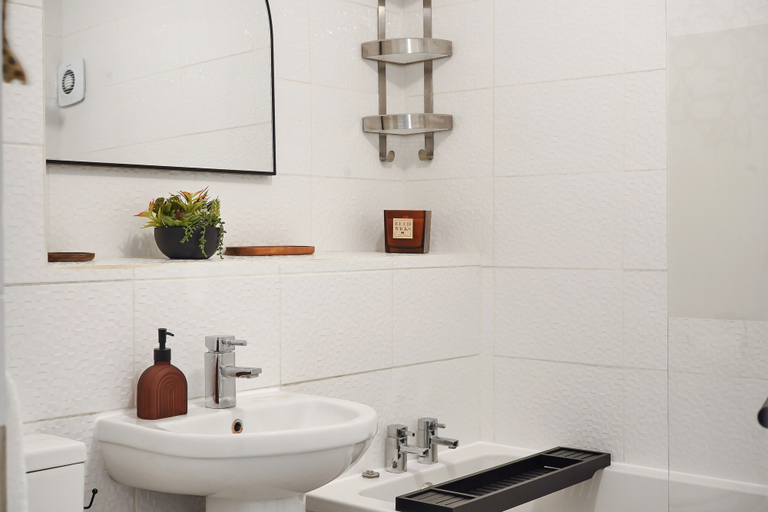 Bathroom 3, Tropical Inspired 2-Bedroom Flat, Essex