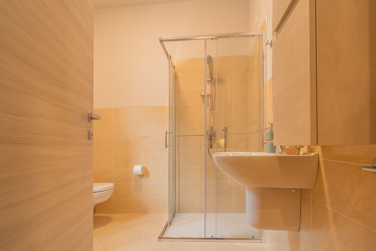 Bathroom 3, Le Alpi bed&living, Brescia