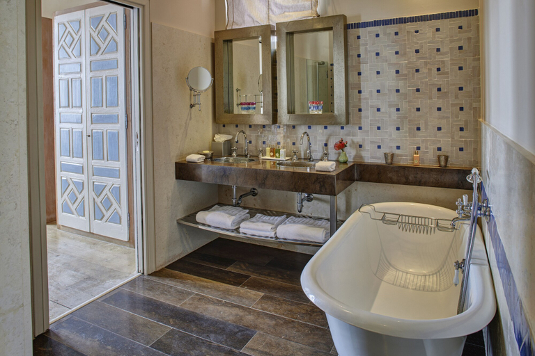 Bathroom 4, Palazzo Vecchio Taormina, Messina