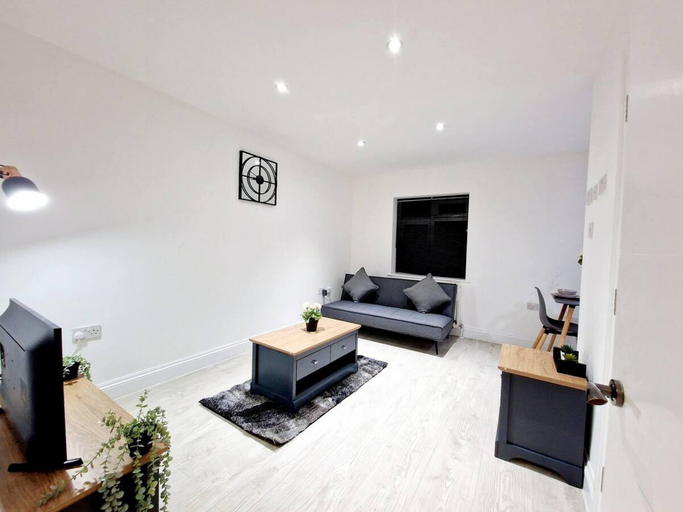 Others 4, Modern Apartment in Uxbridge, London