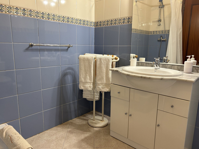 Bathroom 4, Poolside Apartment with 2 bedrooms, patio and BBQ, Albufeira