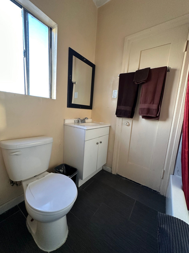 Bathroom 5, Unity Hotel - No Parking & Rooms Are Upstairs, Los Angeles