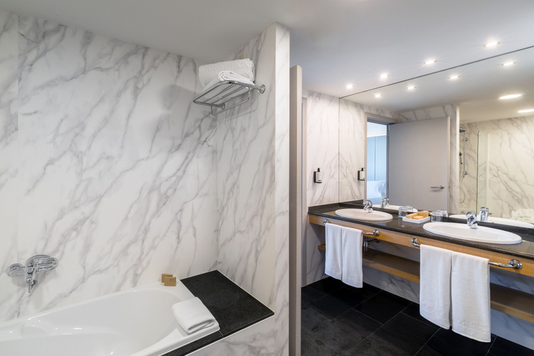 Bathroom 5, Occidental Atenea Mar- Adults Only, Barcelona