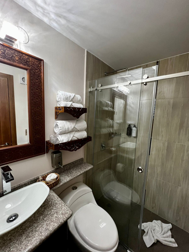 Bathroom 3, Dakani Hotel Boutique, Quito