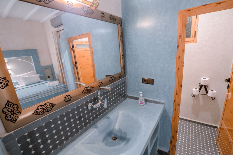 Bathroom 13