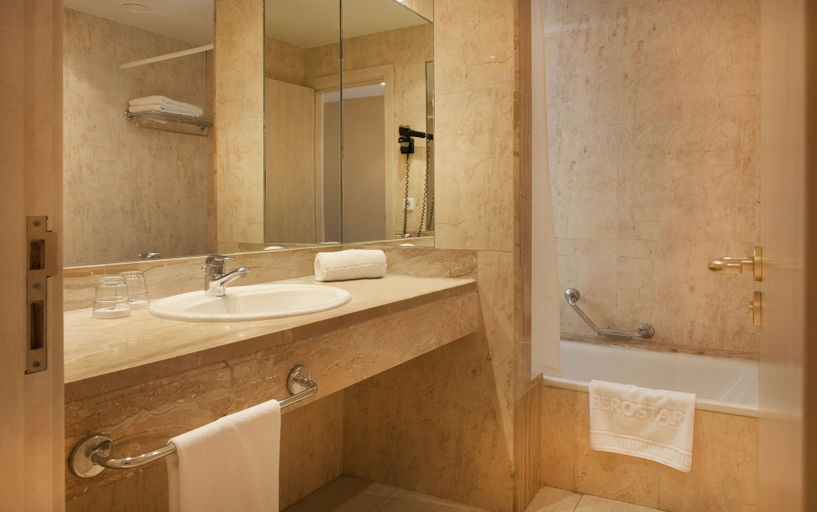Bathroom 5, Iberostar Waves Ciudad Blanca, Baleares