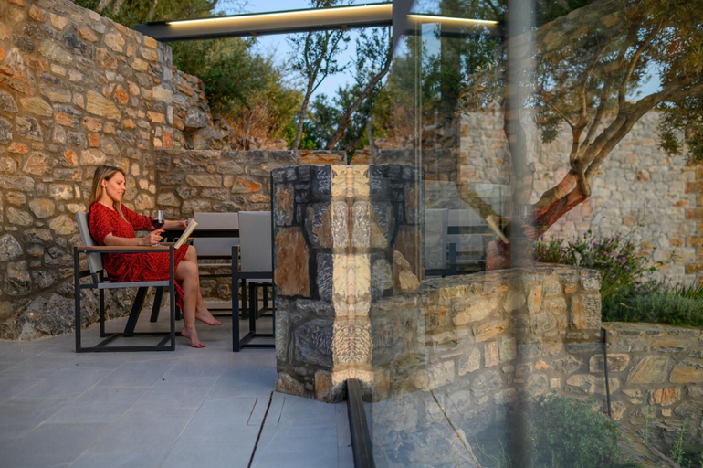Others 4, Vrahos Executive Suite, Peloponnese