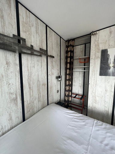 Bedroom 3, Eqynox Hôtel, Marne