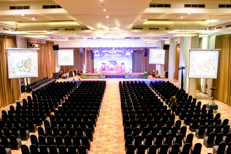 Business Facilities 16