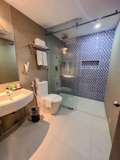 Bathroom 4, 88 Courtyard Hotel, Pasay City