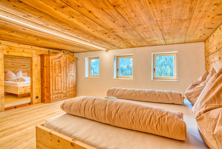 Bedroom 3, Jup - a luxury boutique chalet, Reutte