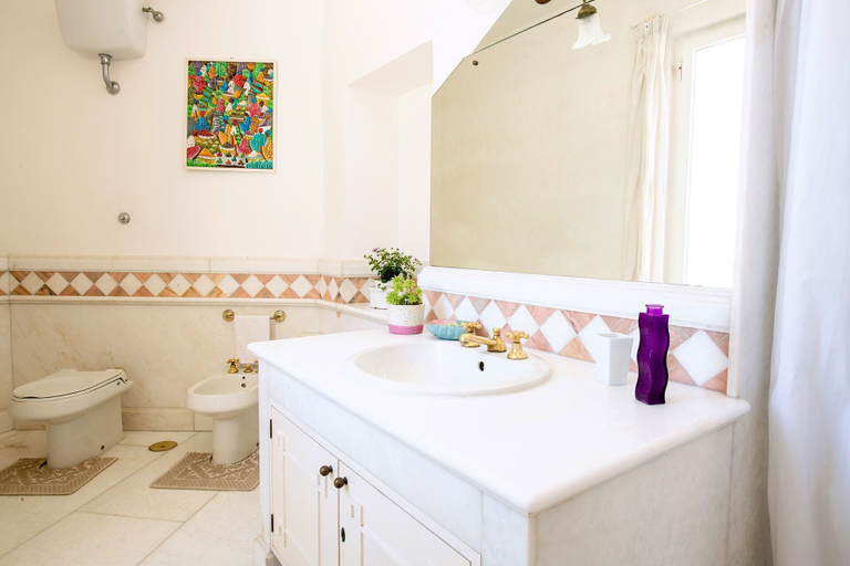Bathroom 4, Villa Lamaro, Napoli