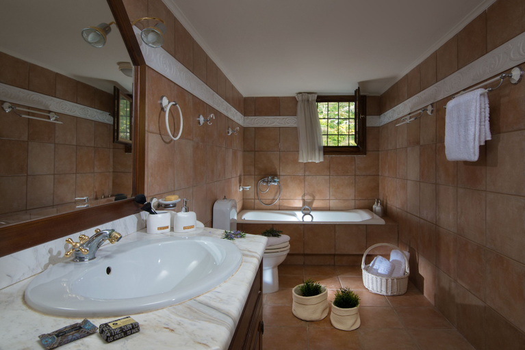 Bathroom 3, Oniropetra Luxury Suites, Crete