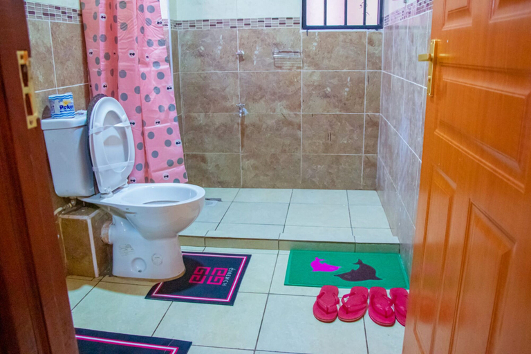 Bathroom 5, Pearlmiles Holiday Homes, Westlands