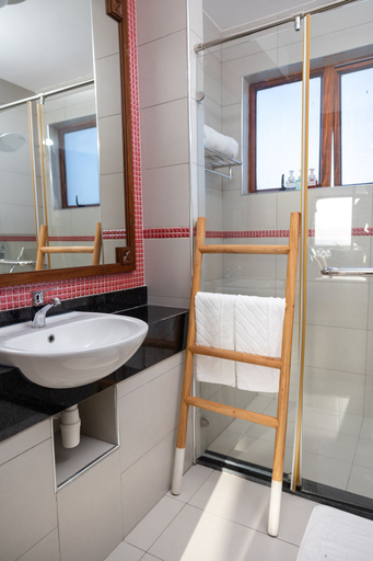 Bathroom 4, Sultan Palace Kikambala, Kilifi South