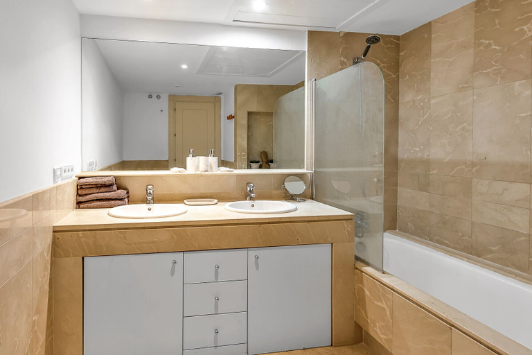 Bathroom 4, YOLO Spaces – Sotogrande Ocean View Penthouse, Cádiz