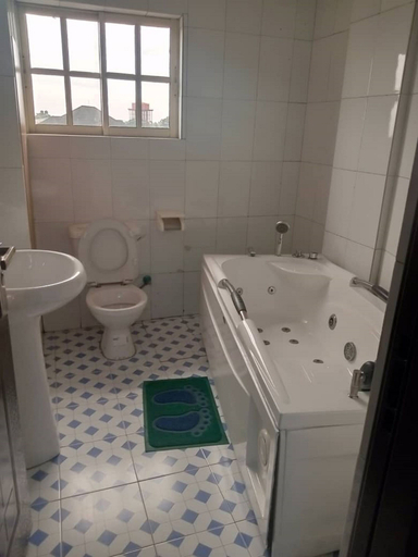 Bathroom 3, Emerald Hotel, Obio/Akp