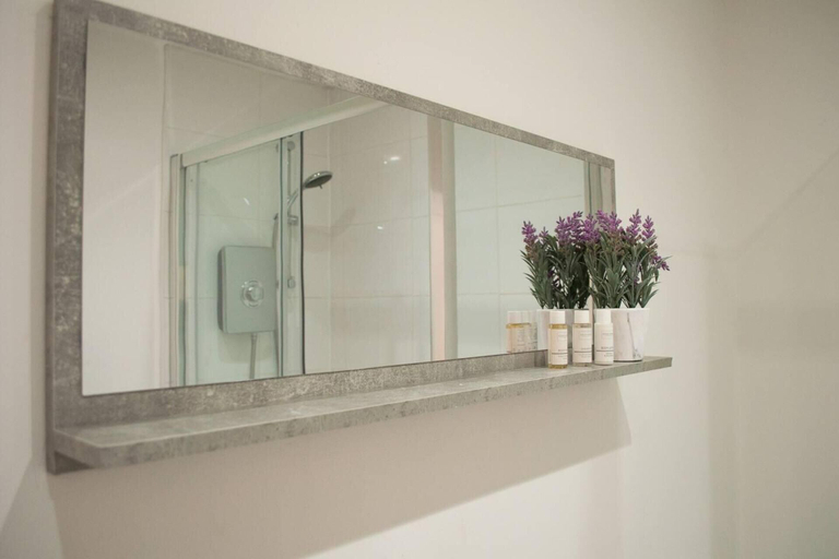 Bathroom 3, Bedford Road Garden Apartment, Bedfordshire