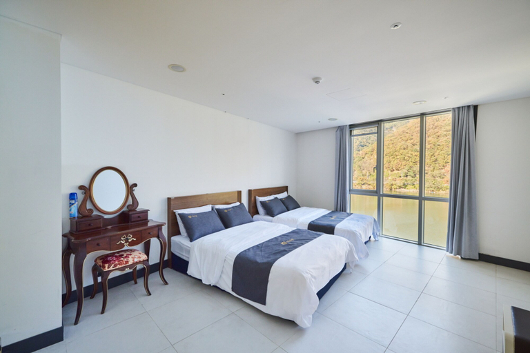 Bedroom 3, Crest72 Hotel, Gapyeong