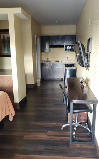 Others 4, Highlands Suites, Houston