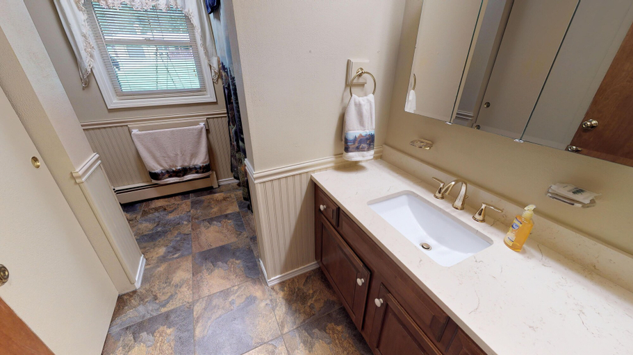Bathroom 4, Rough Cut Lodge, Tioga
