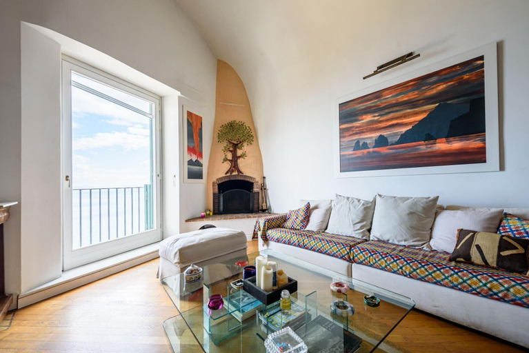 Living area 2, Via Posillipo 335 in Naples, Napoli