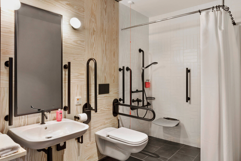 Bathroom 4, Moxy Kaunas Center, Kauno