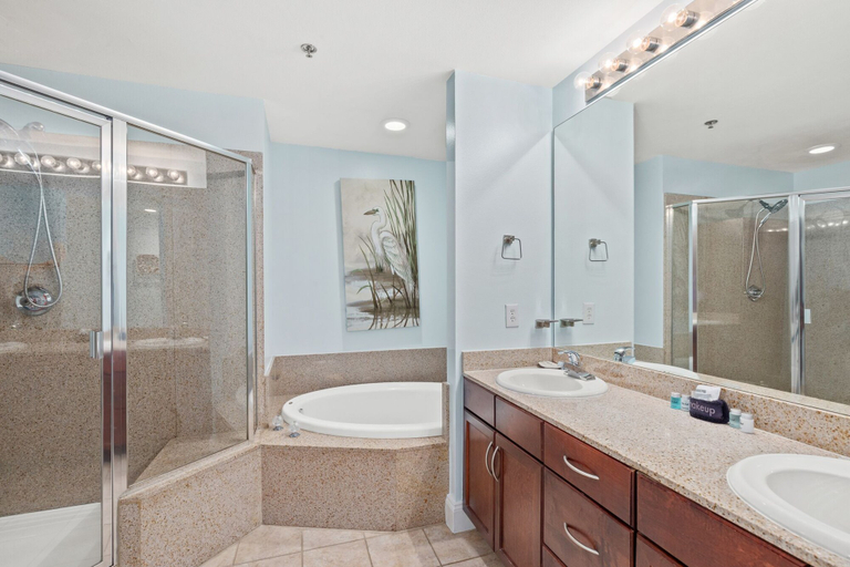 Bathroom 5, Laketown Wharf 624 - Catch The Breeze, Bay