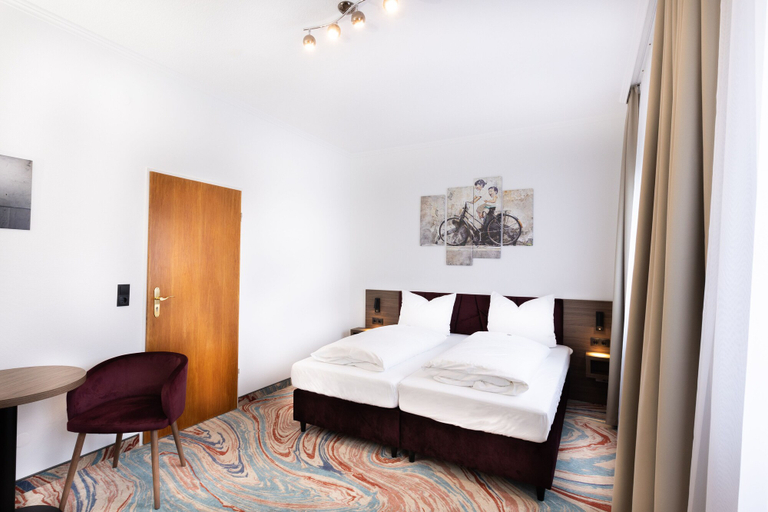 Bedroom 5, Firzlaffs Hotel Neumünster, Neumünster