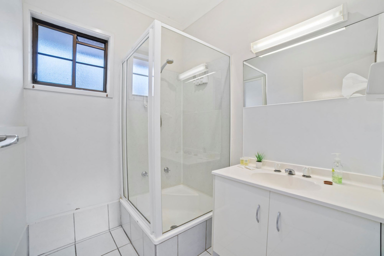 Bathroom 4, The Fox and Hounds Historic Hotel, Tasman