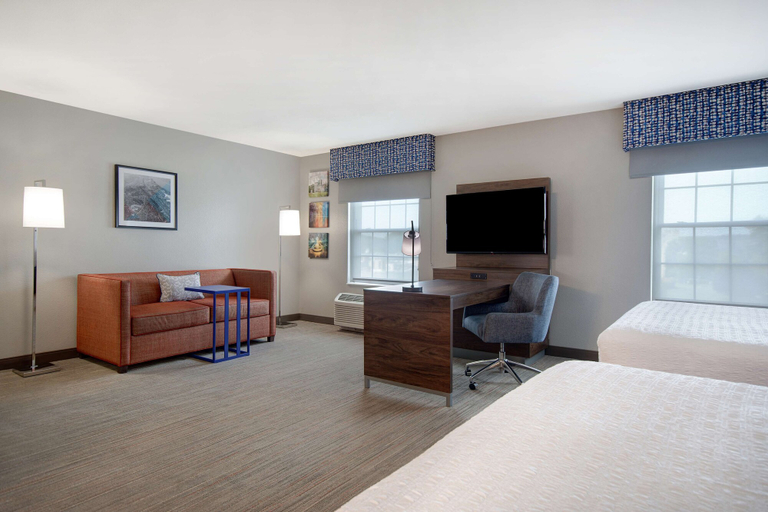 Bedroom 3, Hampton Inn & Suites Yonkers, Westchester