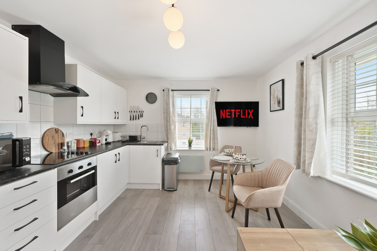 Others 5, Tropical Inspired 2-Bedroom Flat, Essex