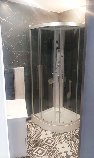 Bathroom 5, HOTEL LE PALACE, Loiret