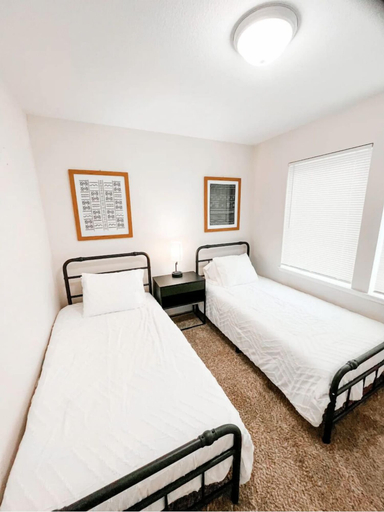 Bedroom 2, The Oak House, Sacramento