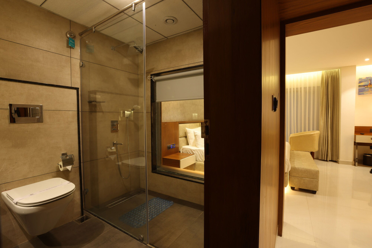 Bathroom 4, Royal Plaza Suites by RAK Rooms, Dakshina Kannada