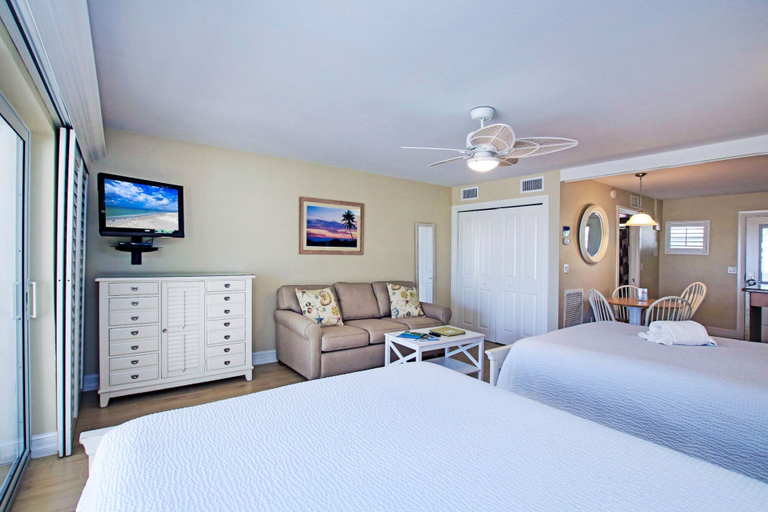 Bedroom 3, Island Inn, Lee