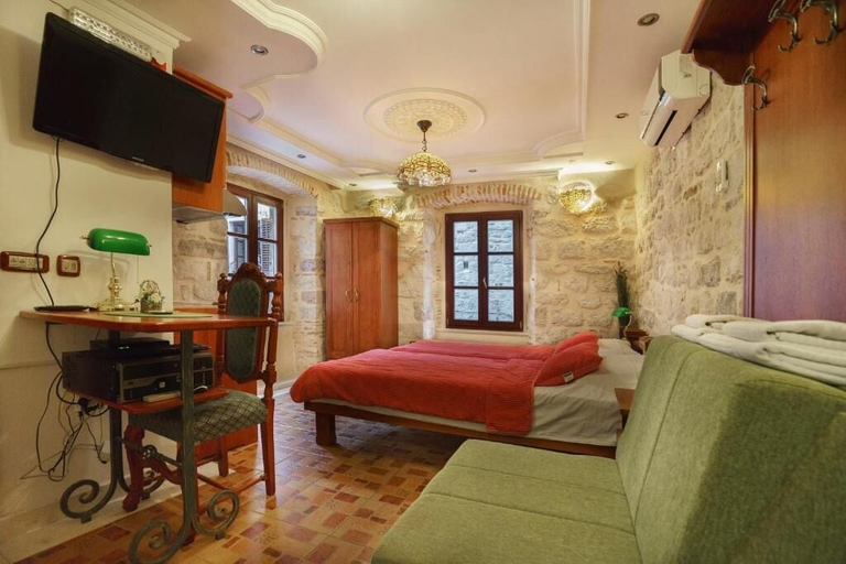 Bedroom 3, Apartments Wine House Old Town