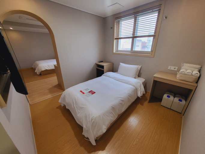 Bedroom 3, Hotel Raza B, Pohang