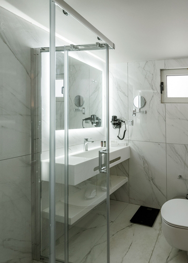 Bathroom 5, Urban Frame Acropolis, Attica