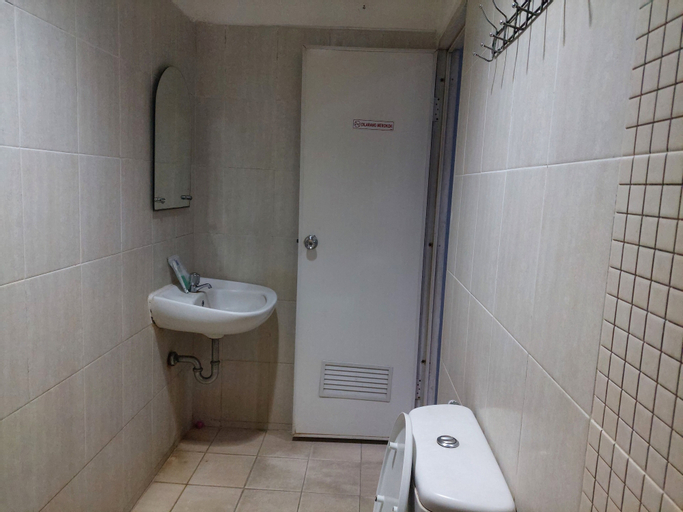 Bathroom 14
