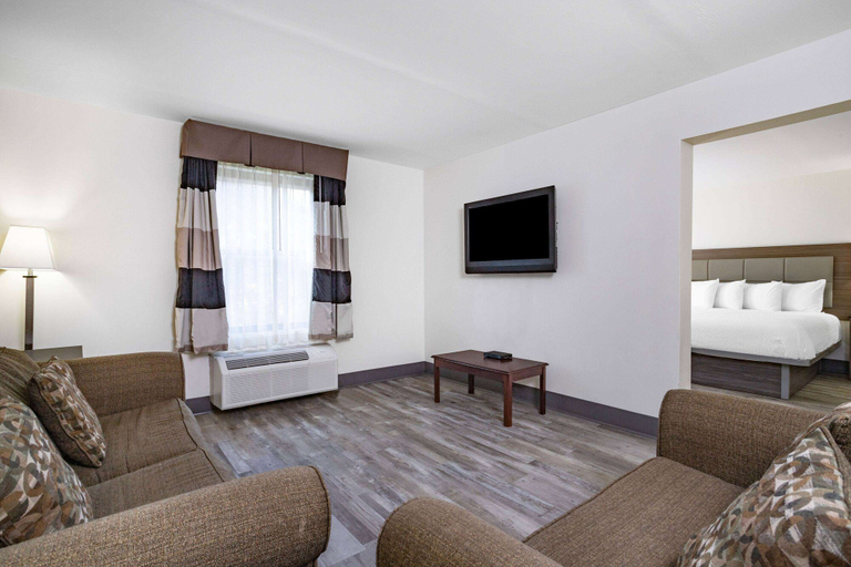 Others 5, Ramada by Wyndham Hendersonville, Henderson