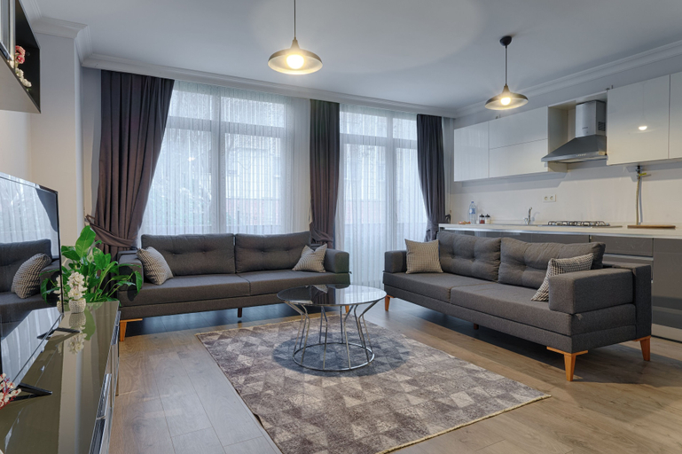 Living area 2, Gorgeous Central 2BR Condo w City Views, Şişli